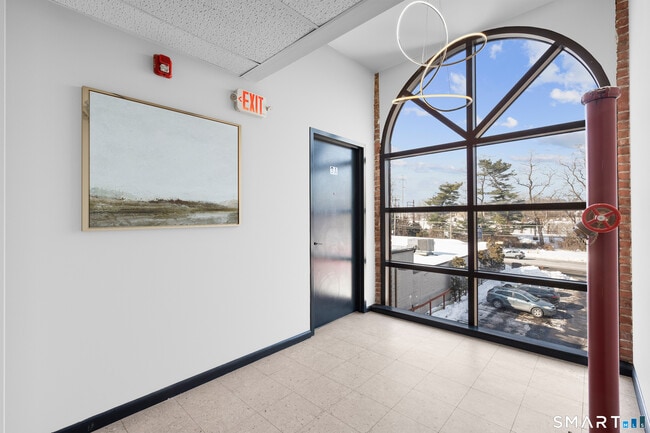 Building Photo - 937 Post Rd Unit 2A