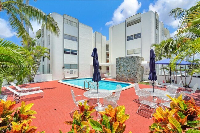 1075 93rd St Unit 207