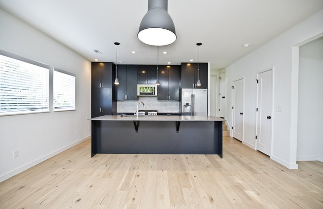 Photo - 716 W Stone St