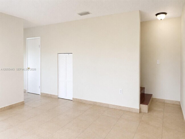 Photo - 1521 W 42nd Pl Unit 18