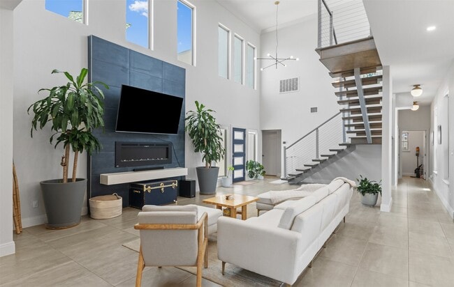 Photo - 15130 Reales Dr