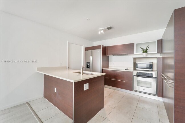 Photo - 1900 N Bayshore Dr Unidad 4112