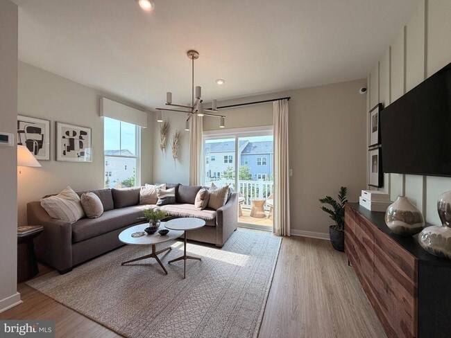 Photo - 8889 QUEENSFERRY Rd