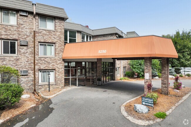 Photo - Edina Highland Villa