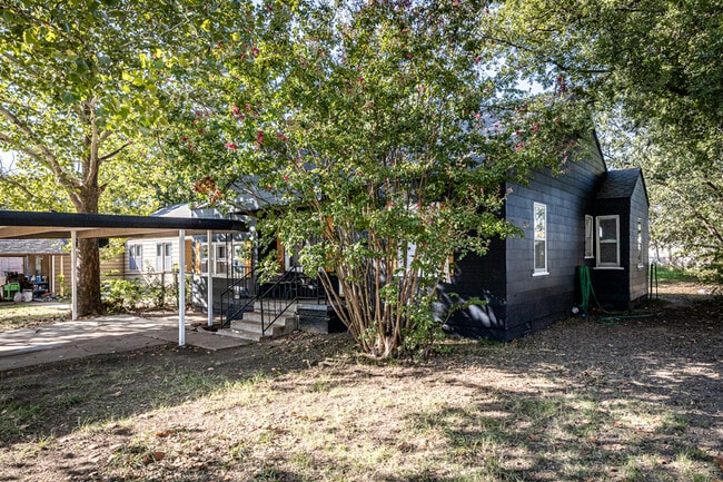Photo - 1709 NW Oak Ave