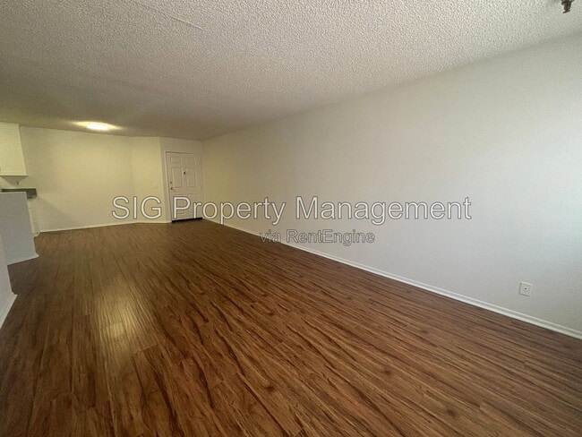 Photo - 10241 Commerce Ave Unidad 5