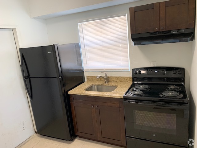 Building Photo - 2 REGULAR SIZE ROOMS & 1 LIKE ITS OWN APAR... Rental