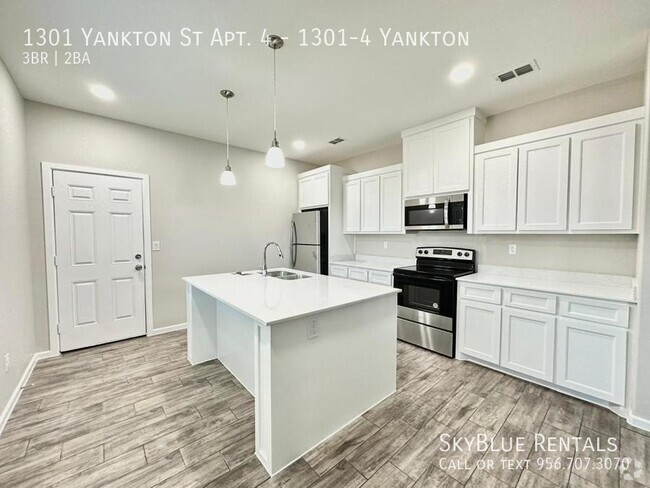 Building Photo - 1301 S Yankton St Unit 1301-4 Yankton Rental