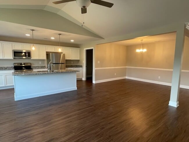 Building Photo - Perfect Location!!! Rental