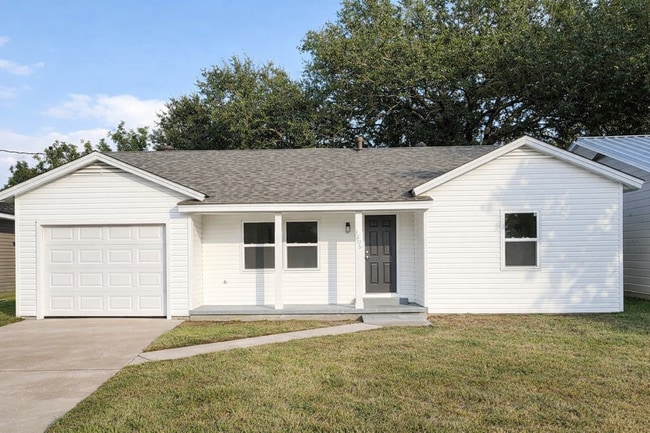 Building Photo - 1205 S Georgia St