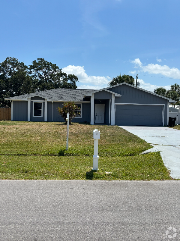 Building Photo - 1242 SW Porter Rd Rental