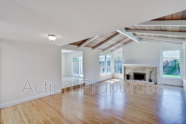 3426 Woodstock Ln