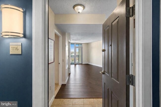 Building Photo - 555 Massachusetts Ave NW Unit 1116