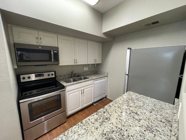 Building Photo - Bright Spacious Downstairs 1 bedroom 1 bath Condo in Serene North San Jose Community
