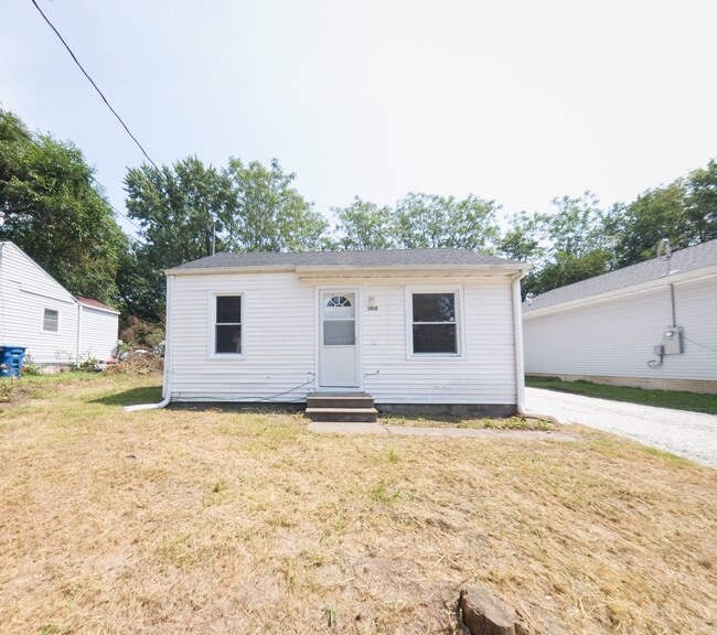 Building Photo - Updated 2 bedroom 1 bathroom home