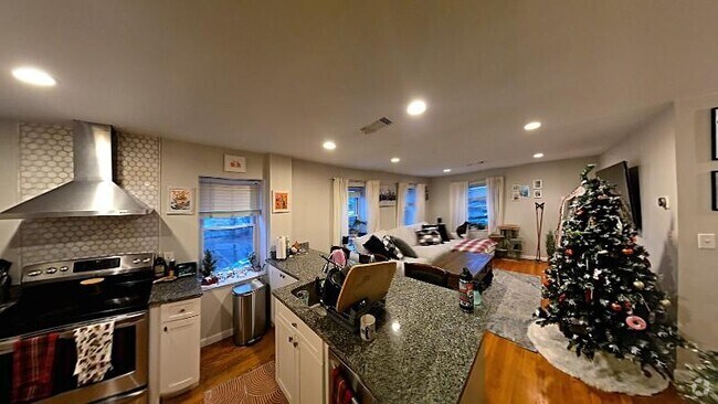Building Photo - 416 Medford St Unit C4 Rental