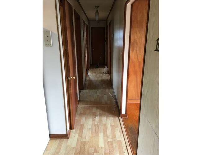 Photo - 105 Warfield Rd