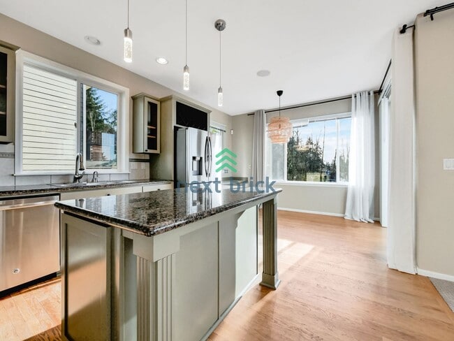 Photo - 5 Bed and 3.5 Bath Single-family Home is A...