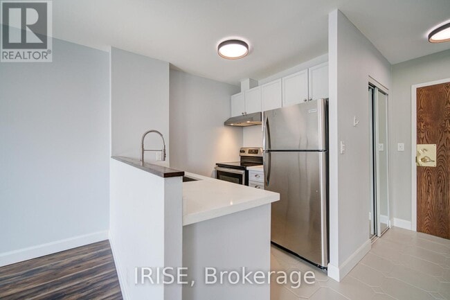 Photo - 135 Maitland St Unit 504