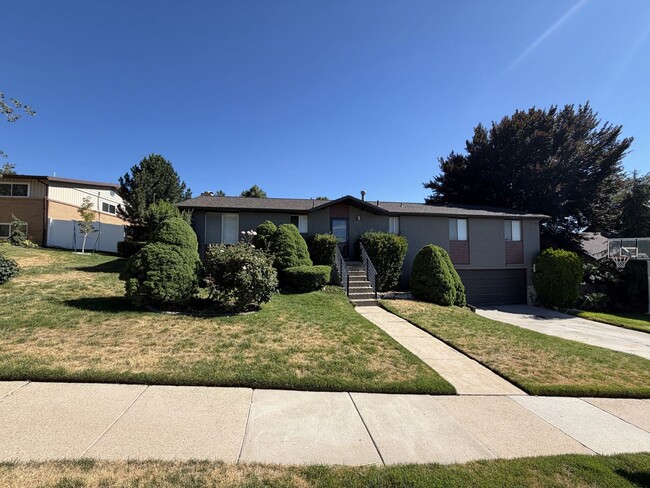 Photo - Spacious 4 Bed, 2 Bath Home with Fenced Yard