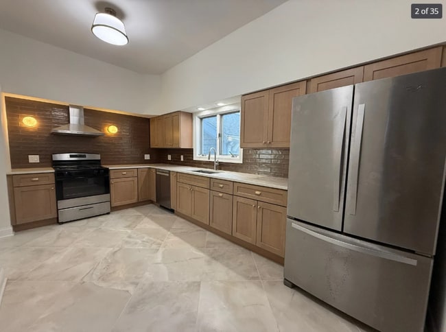 Building Photo - 4 bedroom in Chicago IL 60613 Rental