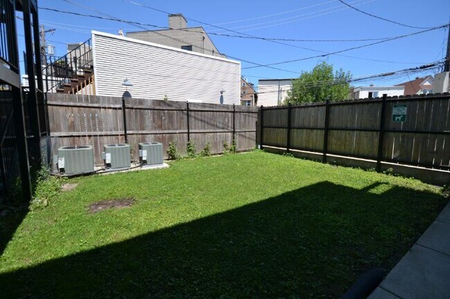 Photo - 3016 N Oakley Ave Unit J08P