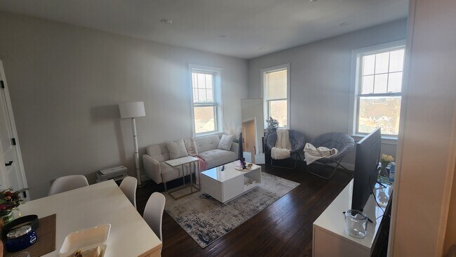 Photo - 2009 Commonwealth Ave