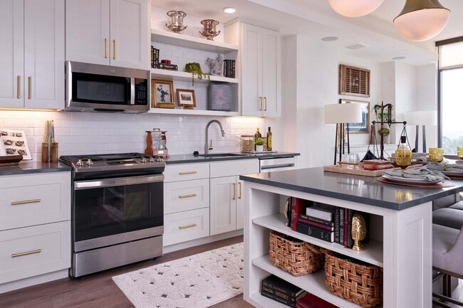 1BR, 1BA - 818SF (Type A6) Kitchen - The Hadley