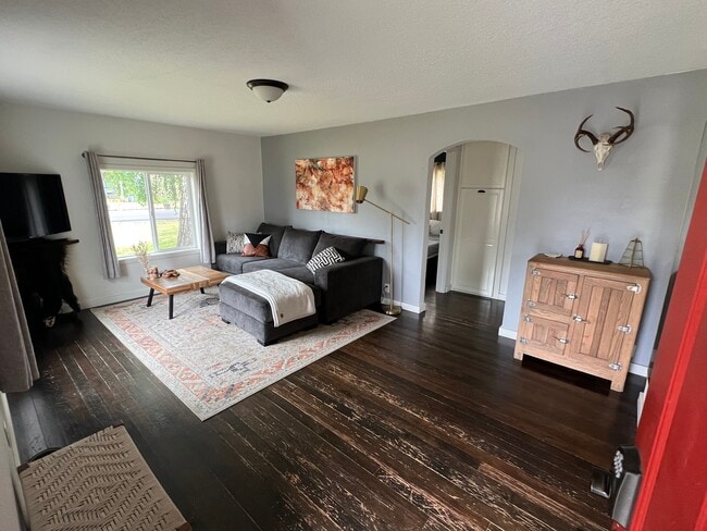 Photo - 589 Church St