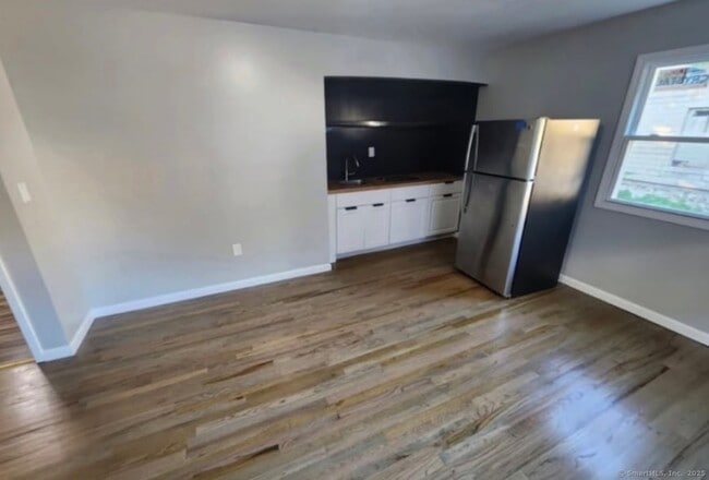 Building Photo - 1610 Iranistan Ave Unit c04