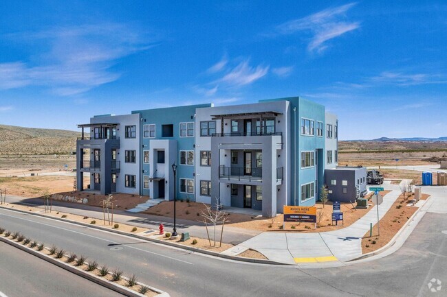 Building Photo - Desert Color Condo!