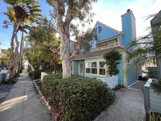 Building Photo - Mission Beach, 2 bedroom, 2 bathroom, with...