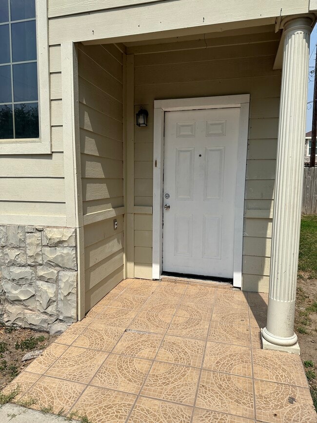 Front Door - 1020 Jesse St Unit 2