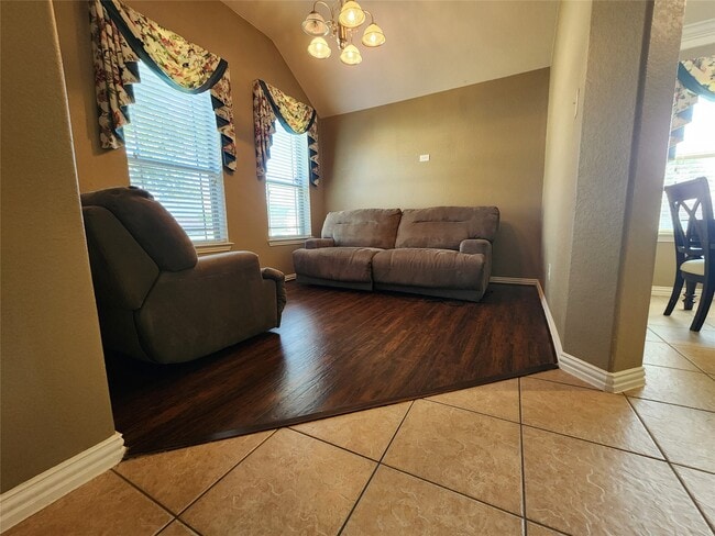 Photo - 4422 Meadow Way Dr