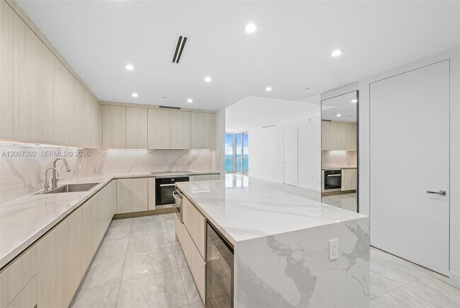 Photo - 100 South Pointe Dr Unit 2107