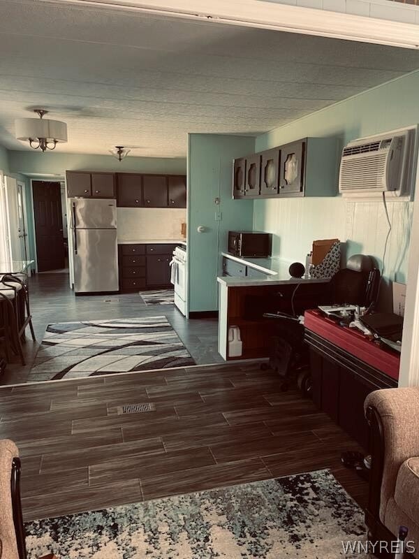 Photo - 2080 River Rd