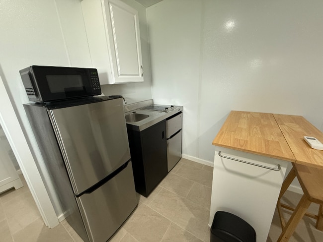 Photo - 231 W 41st St