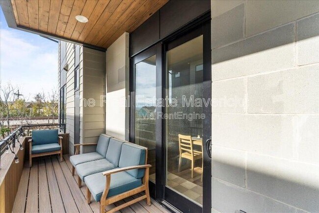 Photo - 821 Burnside Pl