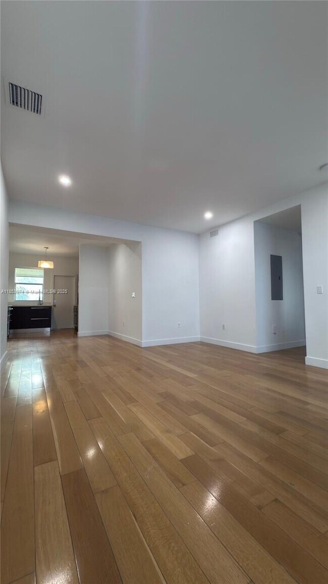 Photo - 2021 Meridian Ave Unit 11