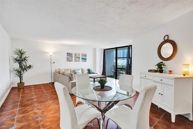 Photo - 1000 Parkview Dr Unidad 412