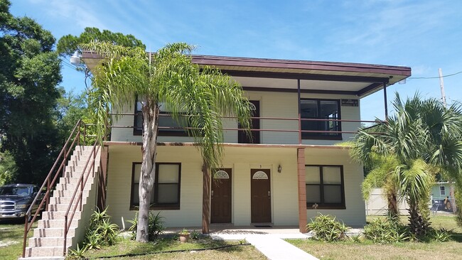 1 bedroom 1 bath triplex - 1 bedroom 1 bath triplex Casa