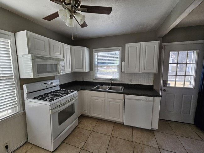 Photo - 6132 S Cedar St
