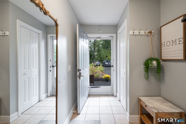 Photo - 410 Farmington Ave Unidad APT O6