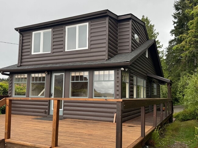 Desirable Indianola waterfront just in tim... - Desirable Indianola waterfront just in tim... House