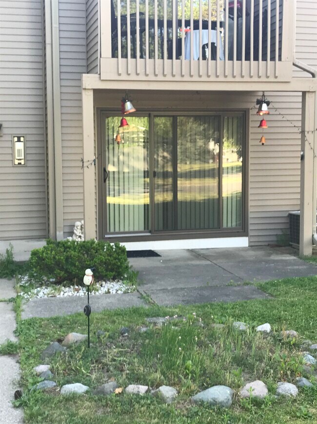 Outside 2 - 5402 Maple Ridge Rd Unit 2