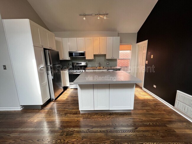 Photo - 819 N May St Unit 3