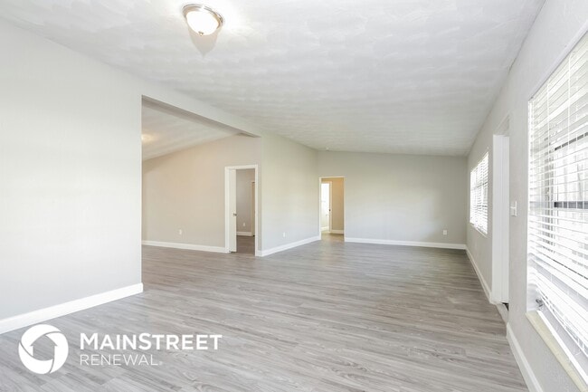 Photo - 6405 5th St E