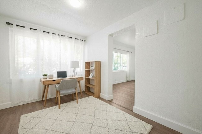 Photo - Charming 3-Bedroom Home in Miami - Comfortable Living in a Prime Location