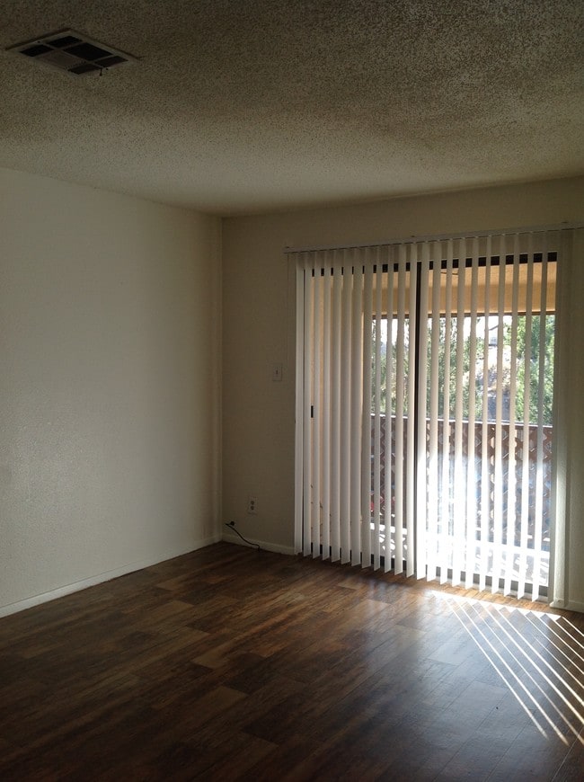 Building Photo - Vista on Majestic