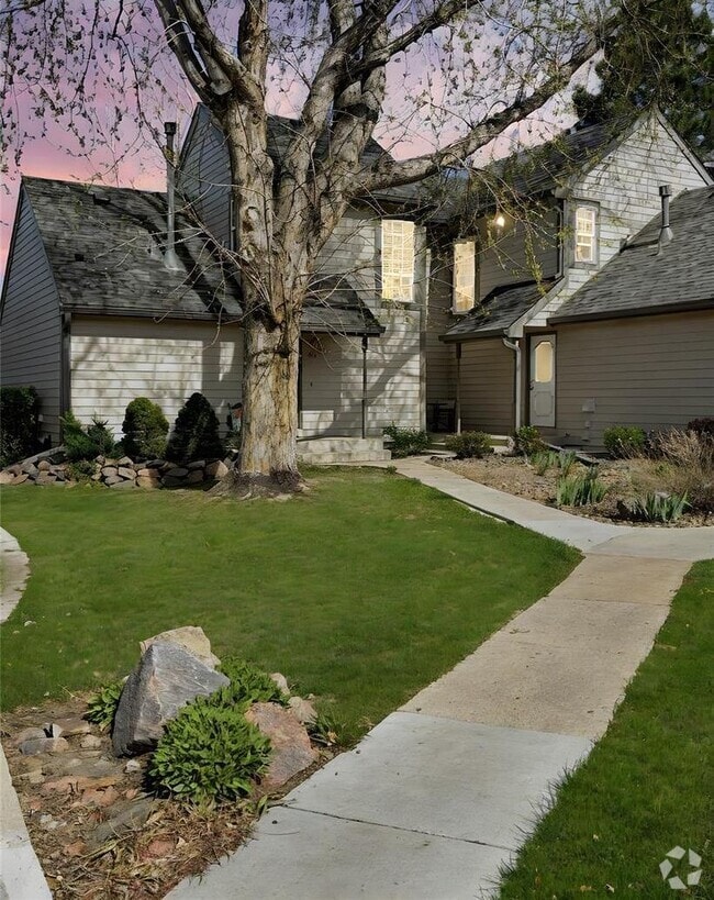 Building Photo - 422 Cobblestone Dr Rental